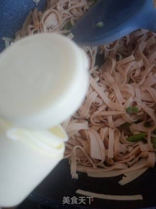 尖椒干豆腐的做法步骤：8