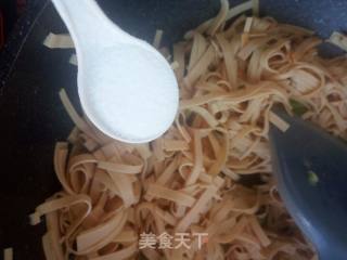 尖椒干豆腐的做法步骤：9