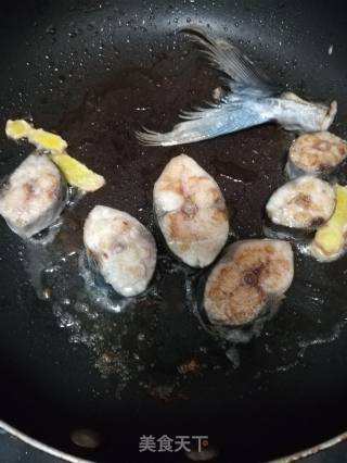 香煎马胶鱼的做法步骤：3