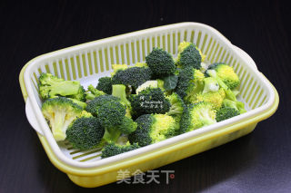 劲道鲜美海鲜面的做法步骤：2