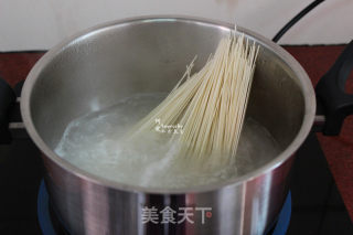 劲道鲜美海鲜面的做法步骤：5