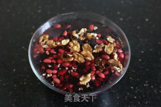 补肾补脑黑米八宝粥的做法步骤：2