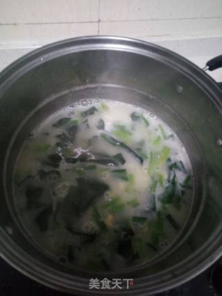 菠菜玉米面粥的做法步骤：6