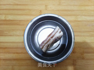 咸肉烧豆腐的做法步骤：3