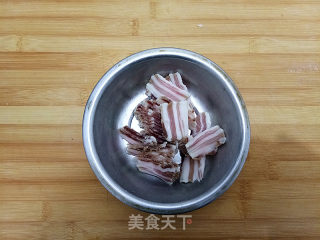 咸肉烧豆腐的做法步骤：4