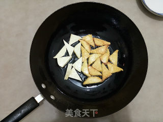 咸肉烧豆腐的做法步骤：6