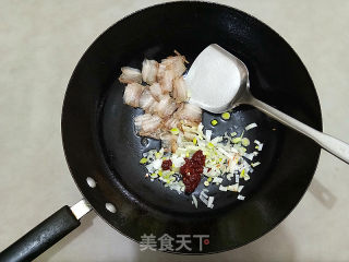 咸肉烧豆腐的做法步骤：8