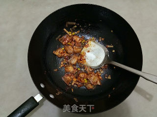 咸肉烧豆腐的做法步骤：9