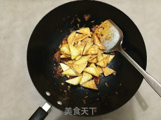 咸肉烧豆腐的做法步骤：10