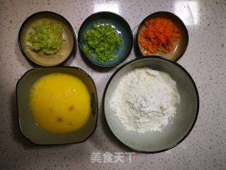 西芹蛋饼的做法步骤：1