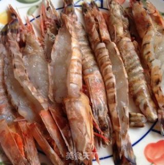 蒜蓉粉丝蒸大虾的做法步骤：1