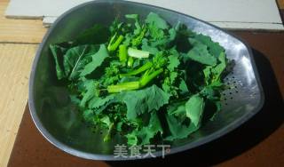 爆炒青菜苔(青菜杆)的做法步骤：2