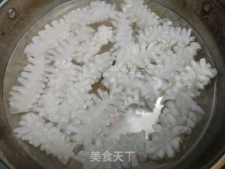 辣炒鱿鱼的做法步骤：1