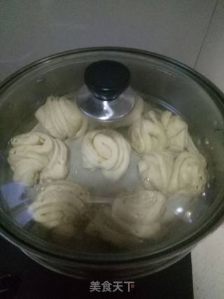自制花卷的做法步骤：5