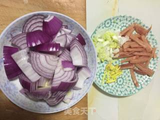 洋葱炒肉的做法步骤：1