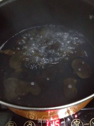 洋葱拌木耳的做法步骤：4