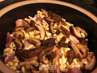 黄豆香菇焖猪脚的做法步骤：4