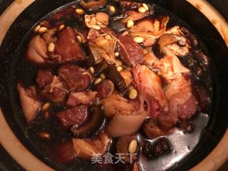 黄豆香菇焖猪脚的做法步骤：5