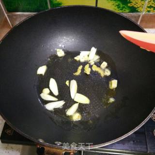 土豆炖茄子的做法步骤：2