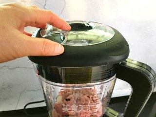 红烧狮子头的做法步骤：3