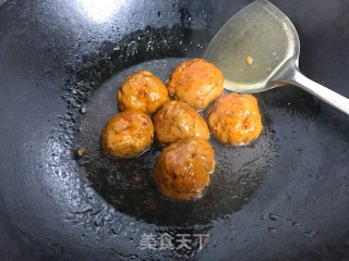 红烧狮子头的做法步骤：16