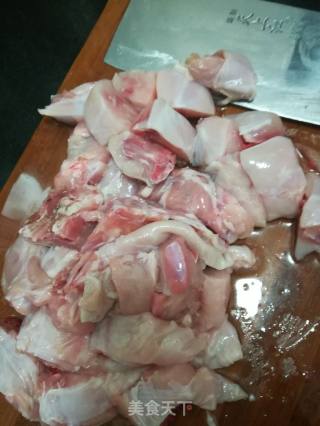 萝卜苗焖兔肉的做法步骤：1