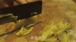 潮音潮人：咸菜炒荷兰豆的做法步骤：1