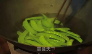 潮音潮人：咸菜炒荷兰豆的做法步骤：3