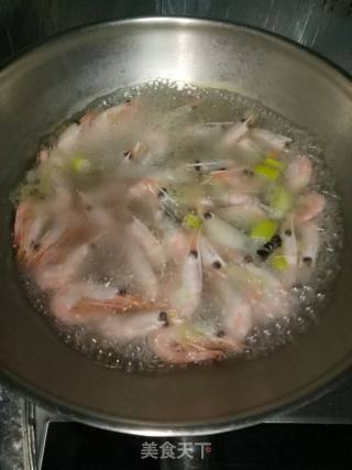 白灼北极虾的做法步骤：3