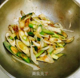 葱爆八爪鱼的做法步骤：4