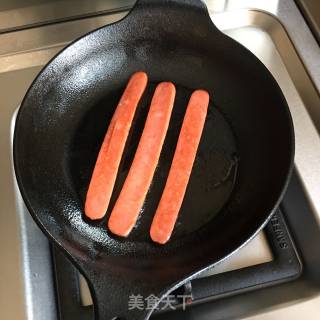 鸡蛋火腿肠手抓饼的做法步骤：3