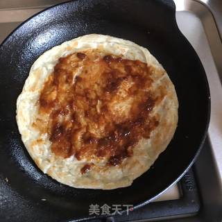 鸡蛋火腿肠手抓饼的做法步骤：6