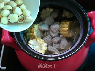 玉米苹果猪腱子汤的做法步骤：5