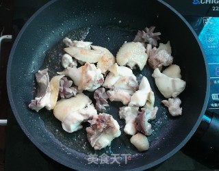 小鲍鱼烧鸡块的做法步骤：5