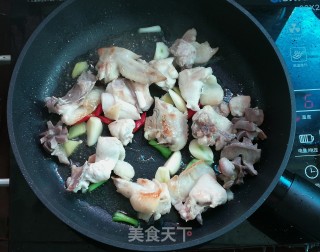 小鲍鱼烧鸡块的做法步骤：6