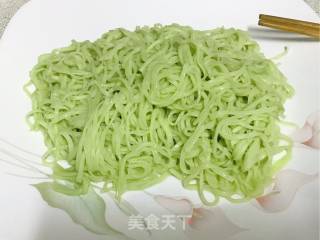 干贝培根炒菠菜面的做法步骤：10