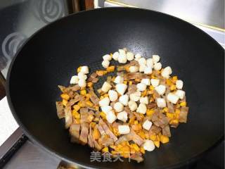 干贝培根炒菠菜面的做法步骤：13
