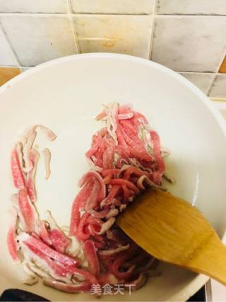 青椒肉丝的做法步骤：2