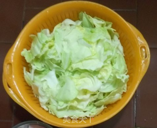 手撕包菜小炒肉的做法步骤：1