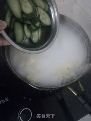 黄瓜鱼丸汤的做法步骤：4