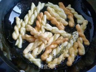 酥软麻花的做法步骤：6