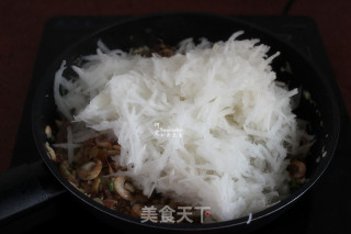 粤式新年早茶，广式鲜虾萝卜糕的做法步骤：8