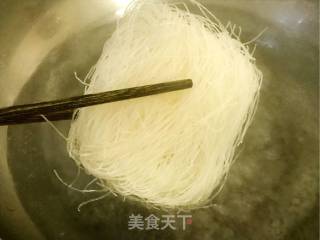 蒜蓉海虹蒸粉丝的做法步骤：1