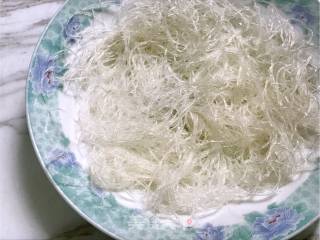 蒜蓉海虹蒸粉丝的做法步骤：2