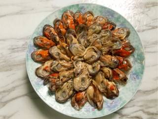 蒜蓉海虹蒸粉丝的做法步骤：3