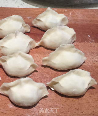 西葫芦鸡蛋水饺——肚子鼓鼓的大肚水饺看着都喜庆儿的做法步骤：12