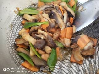 鲜蘑炒肉的做法步骤：8