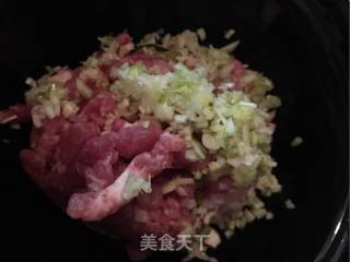 萝卜丝汆羊肉丸的做法步骤：1