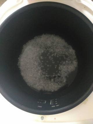 胡萝卜大米粥的做法步骤：2