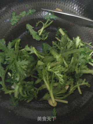 木耳炒茼蒿的做法步骤：4